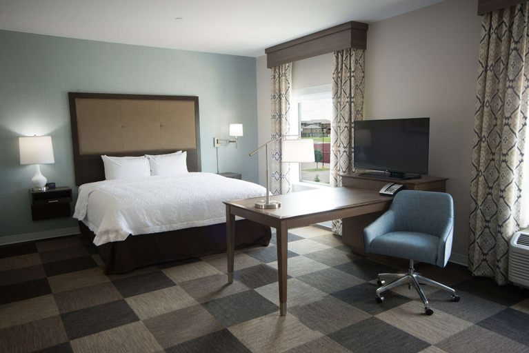 Bedroom 4, Hampton Inn & Suites Stillwater West, Payne
