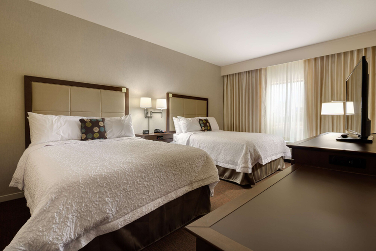 Bedroom 5, Hampton Inn Morristown, I-81, Hamblen