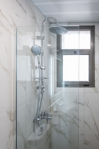 Bathroom 4, Golden City Hotel, Attica