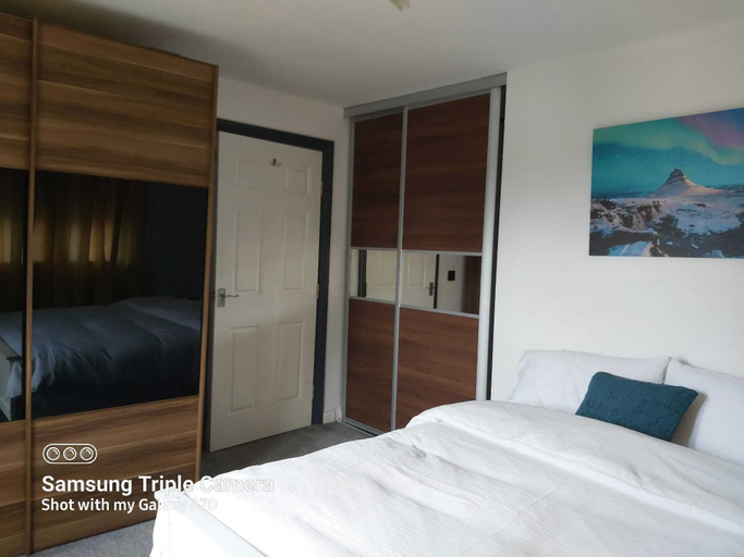 Room 3, Rugby - Apartment - Sleeps 4 - Parking, Warwickshire