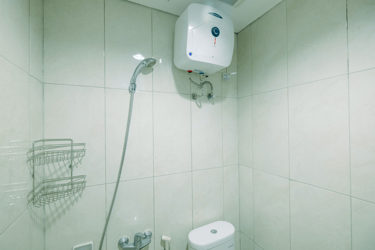 Bathroom 5, Comfy 2BR Apartment at Nifarro Park Pasar Minggu By Travelio, Jakarta Selatan