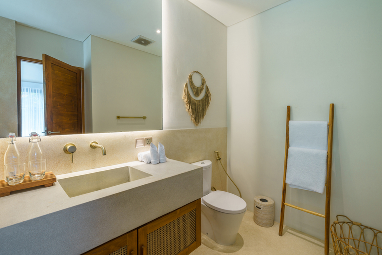 Bathroom 4, Villa Air: Brand New Stylish 2BR Villa in Pererenan, Badung