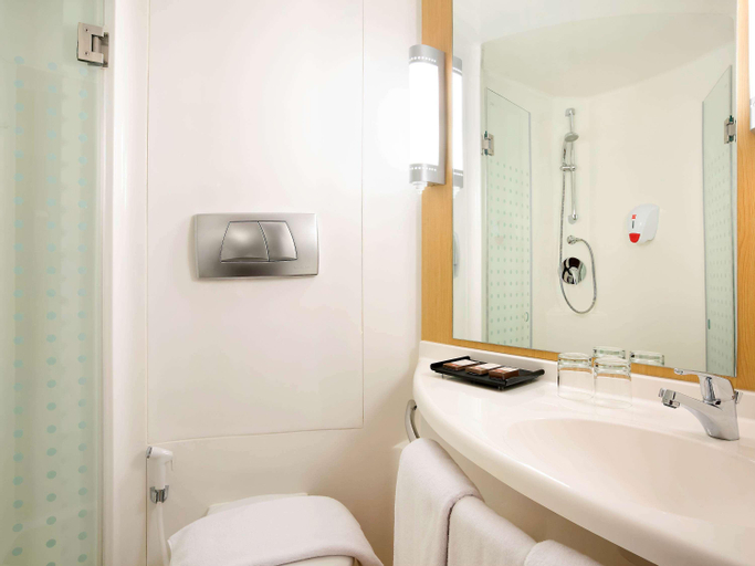 Bedroom 4, ibis Bandung Pasteur, Bandung
