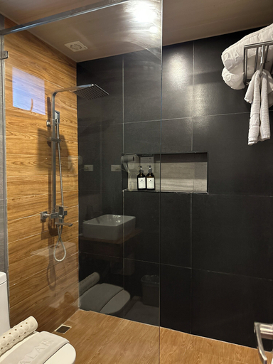 Bathroom 4, Balar Hotel and Spa, Boac