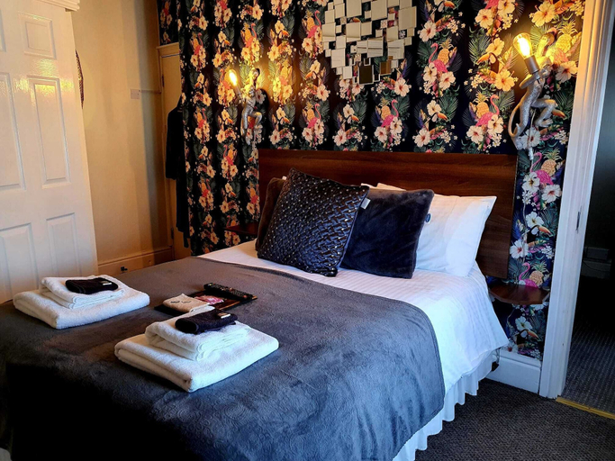 Bedroom 2, Gabrielle's Hotel, Blackpool