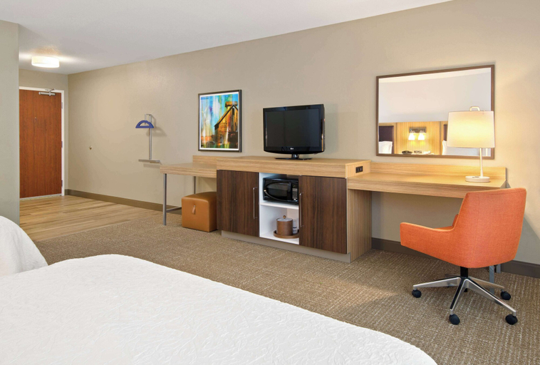 Bedroom 3, Hampton Inn & Suites by Hilton Walla Walla, Walla Walla