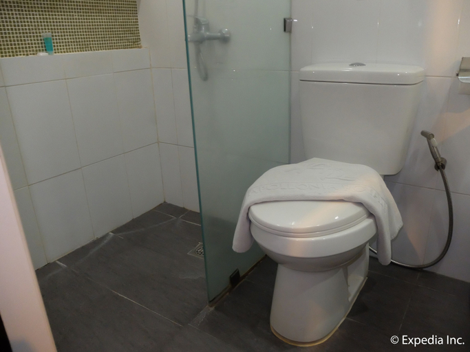 Bathroom 5, Apollonia Royale Hotel, Mabalacat