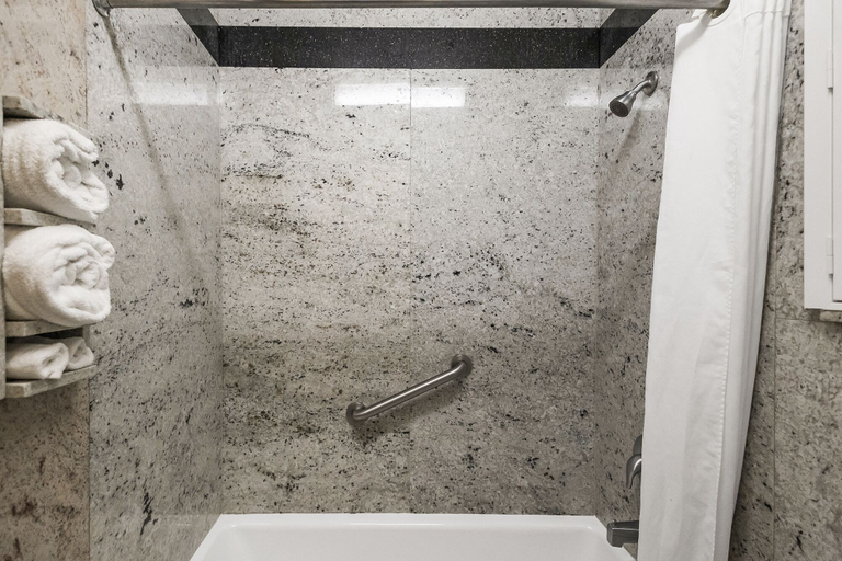 Bathroom 4, Country Inn Sonora, Tuolumne