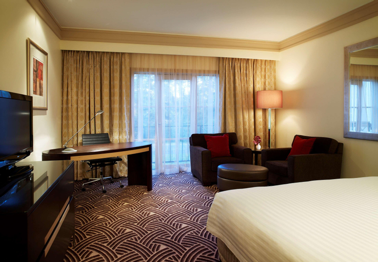 Bedroom 2, Hyatt Hotel Canberra, Canberra