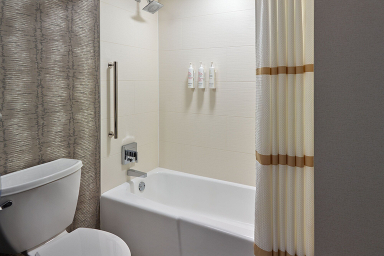 Bathroom 4, Chattanooga Marriott Downtown, Hamilton