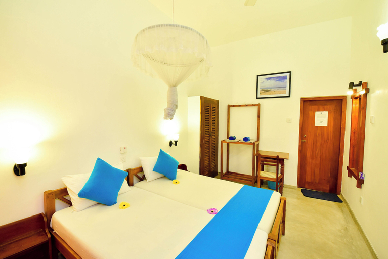 Bedroom 4, International Beach Hotel and Restaurant, Hikkaduwa