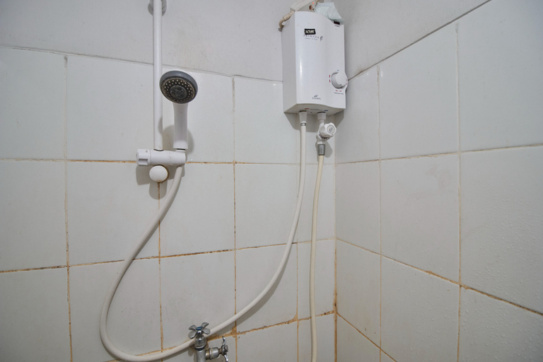 Bathroom 5, Room Rendi @ Apt Dramaga Tower Bogor, Bogor