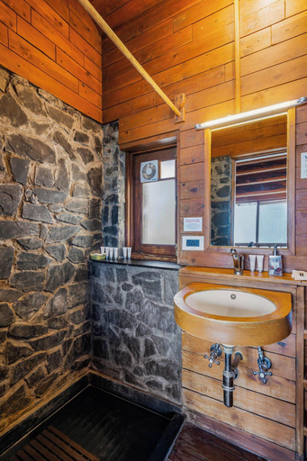 Bathroom 5, Rokeby Manor, Dehradun