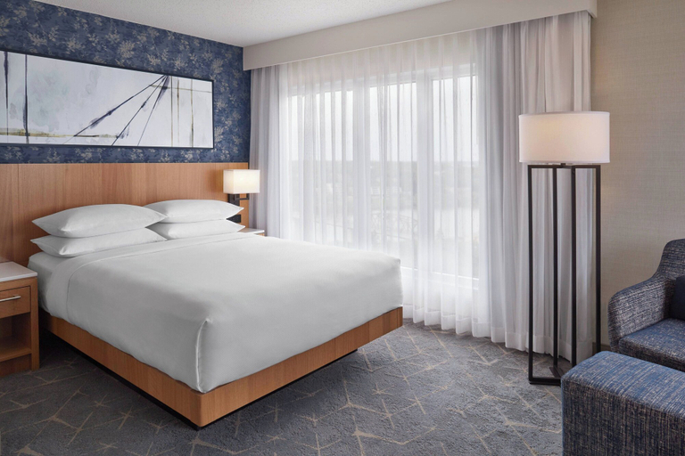 Bedroom 4, Delta Hotels by Marriott Saskatoon Downtown, Division No. 11