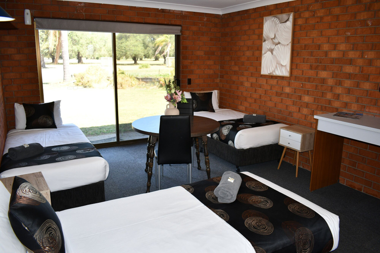 Bedroom 3, Berrigan Motel, Berrigan