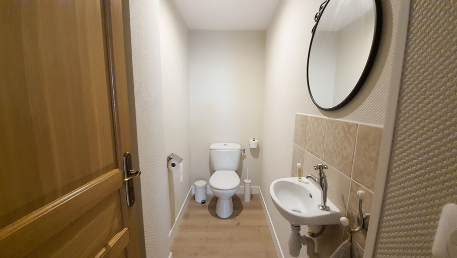 Bathroom 5, La Maison du Poëlon, Haute-Garonne