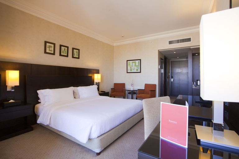 Bedroom 3, Ramada Plaza by Wyndham Beirut Raouche, Beirut