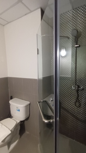Bathroom 4, The Blocks Hostel Sukhumvit 10, Khlong Toey