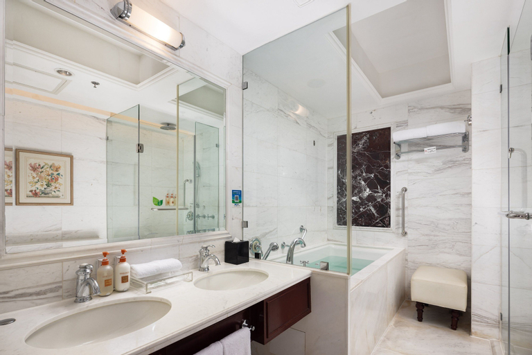 Bathroom 7