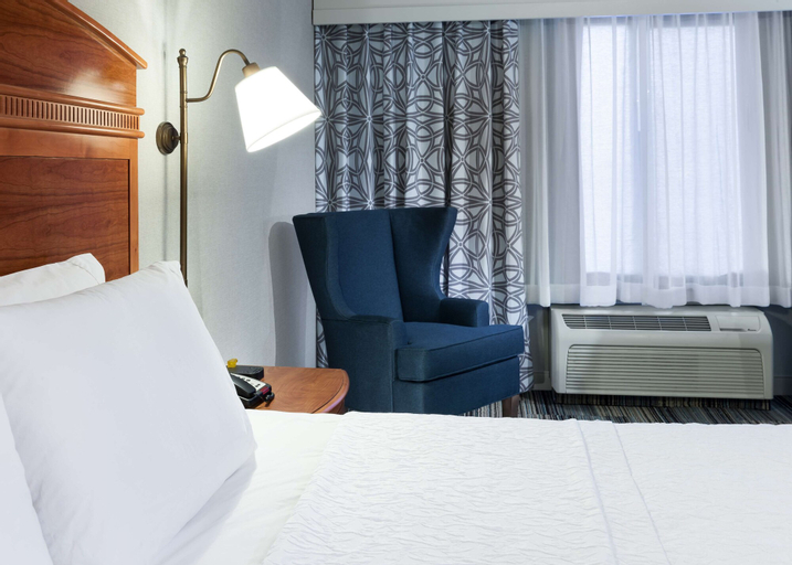 Bedroom 3, Hampton Inn & Suites Tulare, Tulare