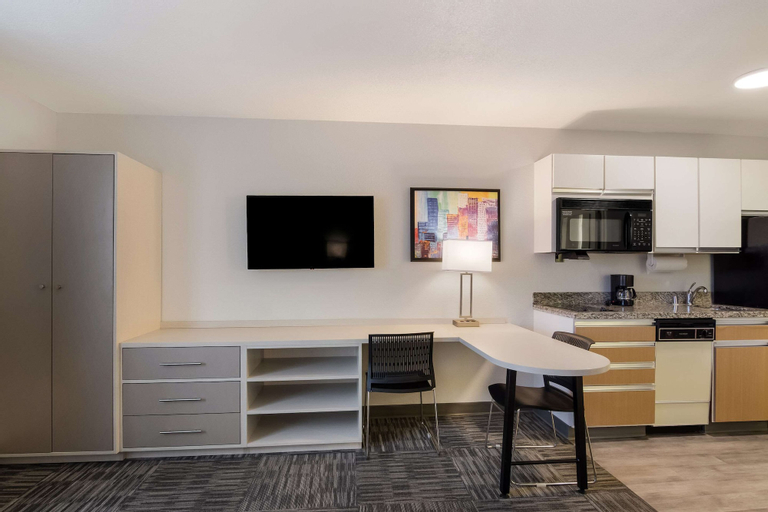 Dining Room 10