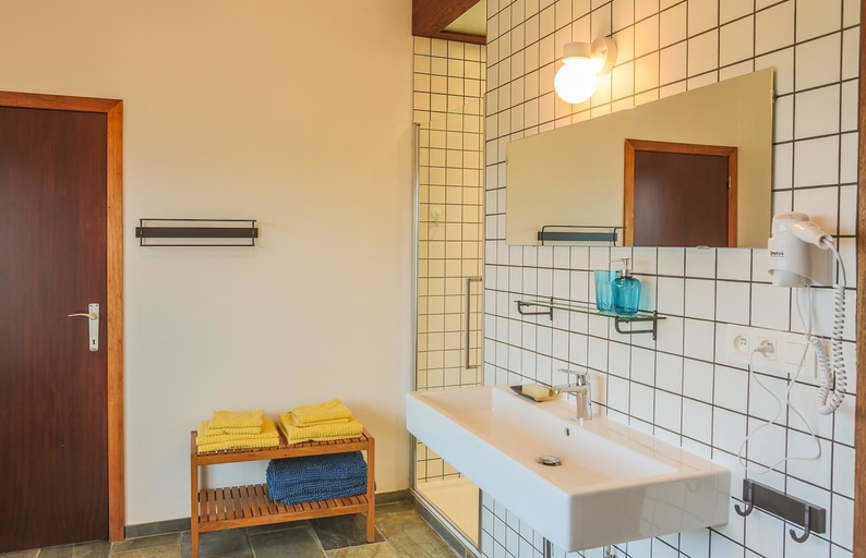 Bathroom 3, De Oude Katsei, Limburg