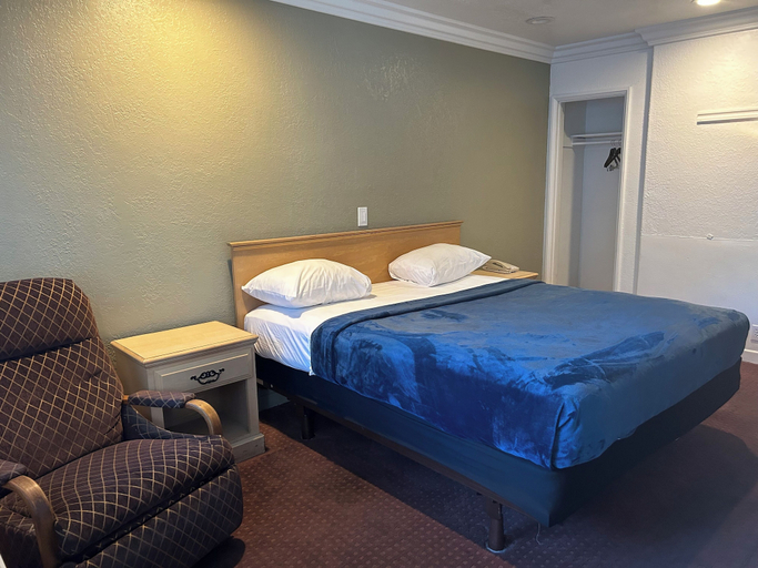Bedroom 4, Welcome Inn on Colorado Blvd, Los Angeles