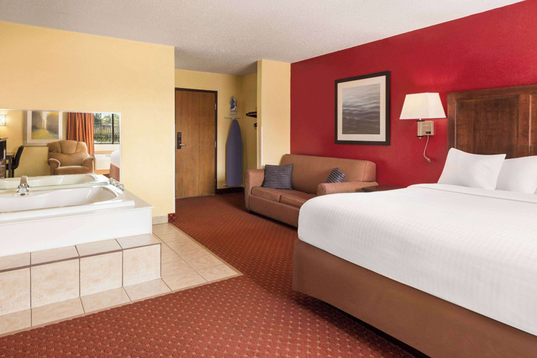 Bedroom 4, Baymont by Wyndham Cedar Rapids, Linn