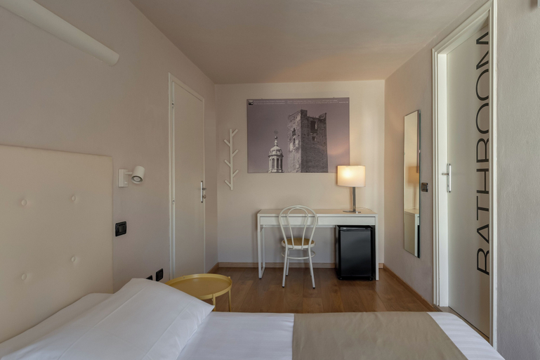 Bedroom 3, Residenza Accademia , Mantegna Hotels, Mantua