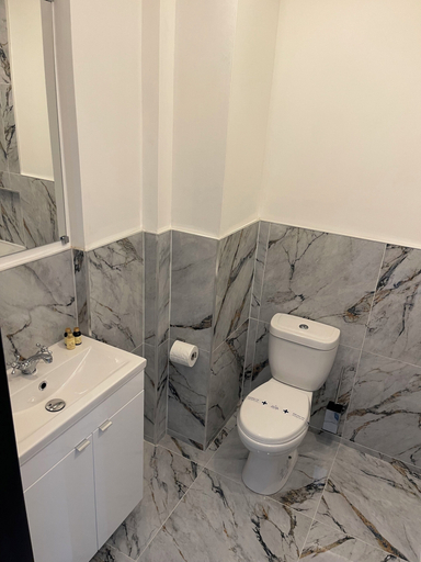 Bathroom 3, Residency hotel and Bar, Blackpool