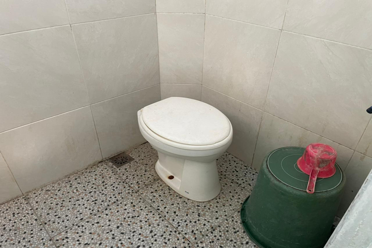 Bathroom, SPOT ON 93035 Karman's Sari Homestay Syariah, Gresik