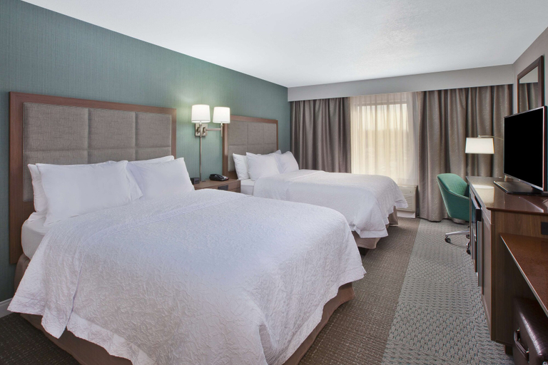 Bedroom 4, Hampton Inn & Suites Alliance, Stark