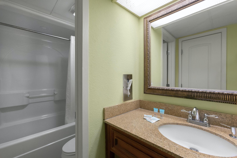 Bathroom 4, Monterey Bay Suites, Horry
