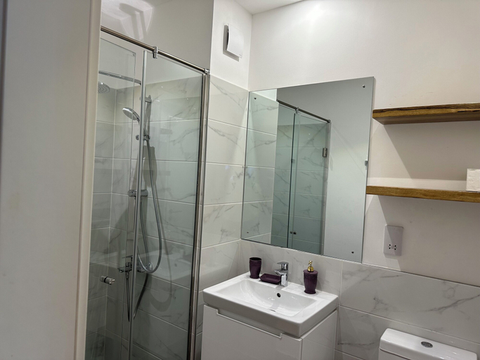 Bathroom 5, Unique Homes by Lennox, Accra