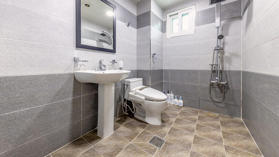 Bathroom 4, Gapyeong Walkingoncloud Pension&glamping, Gapyeong