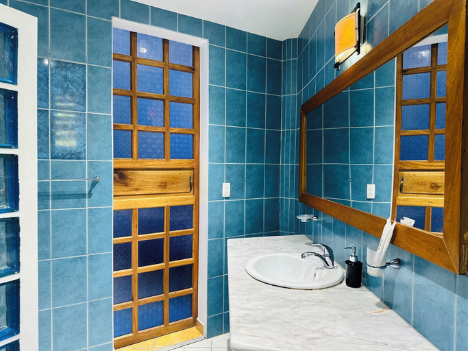 Bathroom 3, Aissatou Beach Resort, Malay