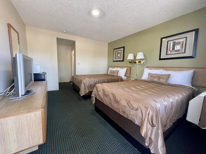 Bedroom 2, Regency Inn, Lake