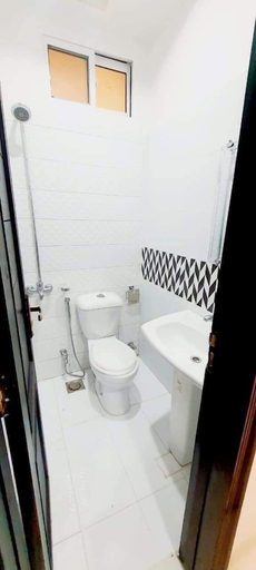 Bathroom, UPTOWN86 GIRLS HOSTEL, Lahore