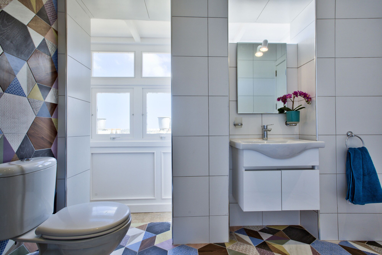 Bathroom 4, Ursula Suites- Self Catering Apartments- Valletta- by Tritoni Hotels