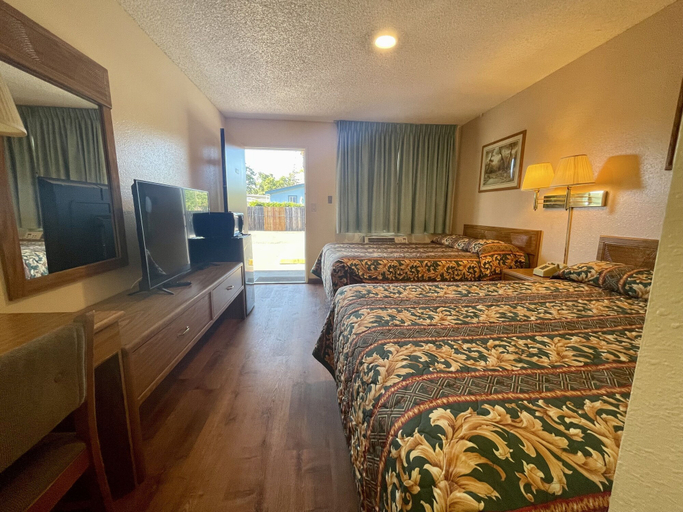Bedroom 5, Regency Inn, Lake
