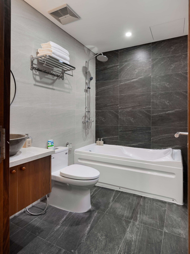 Bathroom 5, Lagom Boutique Hotel, Da Nang