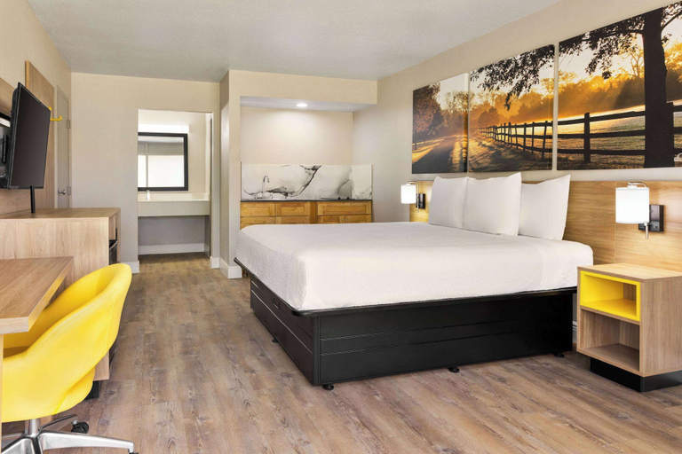 Bedroom 3, Days Inn by Wyndham McComb MS, Pike