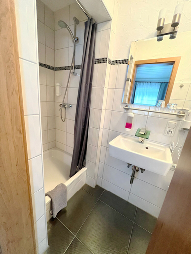 Bathroom 5, BnB Fliegerhaeusle Hagnau 24h Self Check In, Bodenseekreis