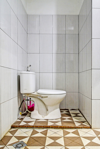 Bathroom, OYO Life 91177 Desa Wisata Duren Sari, Trenggalek