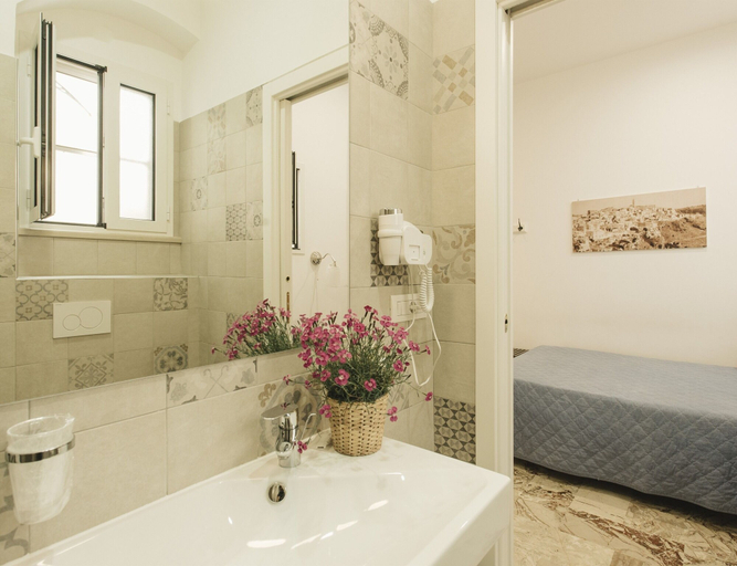 Bathroom 5, Giulietta nei Sassi, Matera
