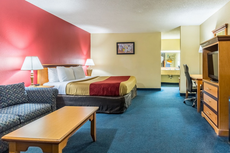 Bedroom 2, Econo Lodge Whiteville, NC, Columbus