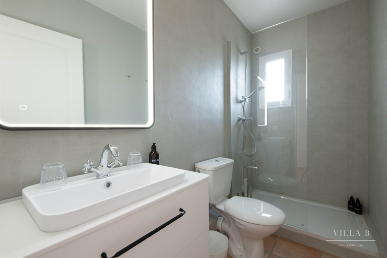 Bathroom 5, Villa B, Var