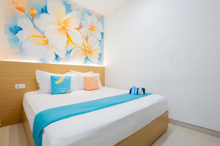 Bedroom 3, Sans Hotel Box Mansion Surabaya by RedDoorz, Surabaya