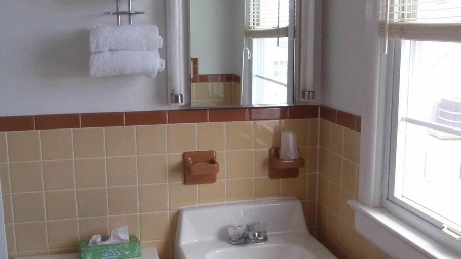 Bathroom 3, Majestic Hotel & Apartments, Worcester