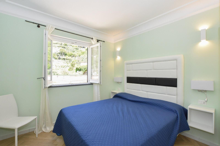 Bedroom 3, Apartament CARPEDIEM in the Historical center, accessible by 59 steps At 650mt from the Cathedral, Salerno